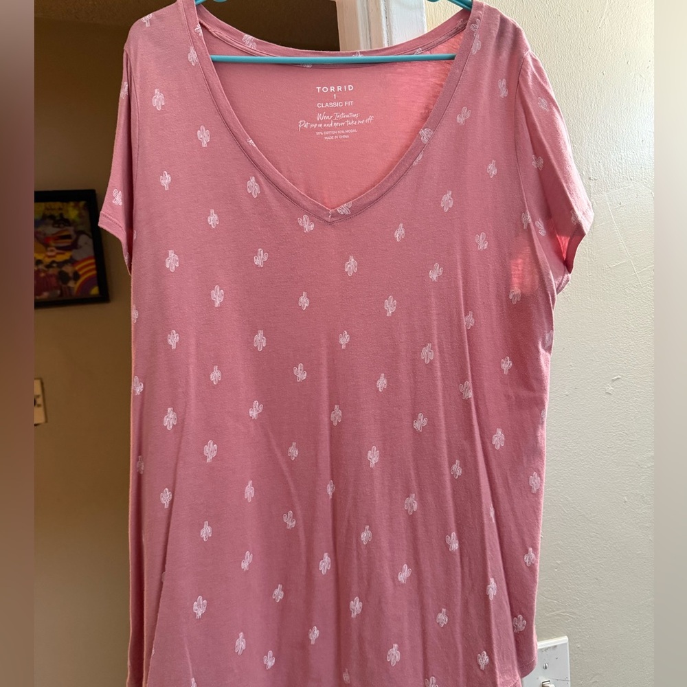 Torrid Dusty Pink Cactus Pattern Tee